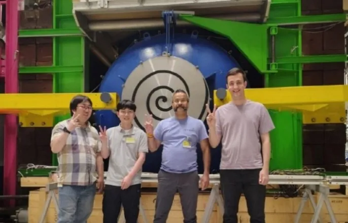 노란 수영복에 섹시한 몸매 어필하는 존예 처자