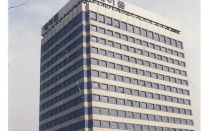 노란 수영복에 섹시한 몸매 어필하는 존예 처자