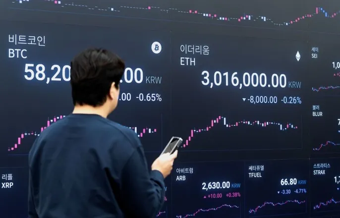 노란 수영복에 섹시한 몸매 어필하는 존예 처자