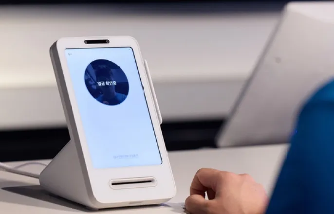 노란 수영복에 섹시한 몸매 어필하는 존예 처자