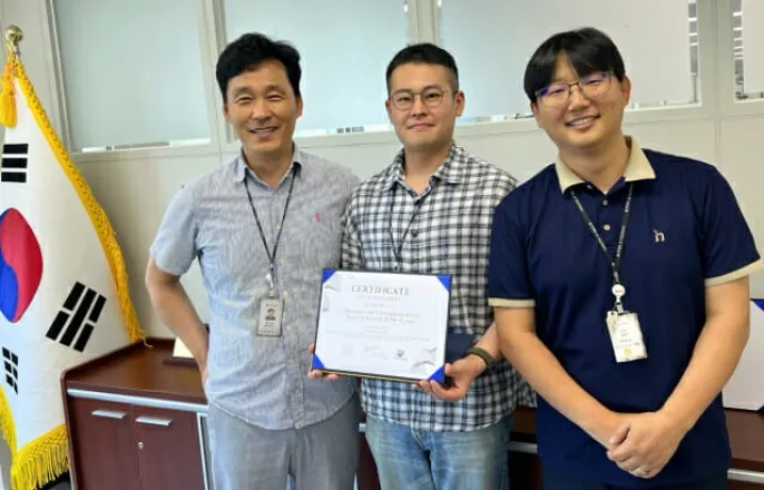 노란 수영복에 섹시한 몸매 어필하는 존예 처자