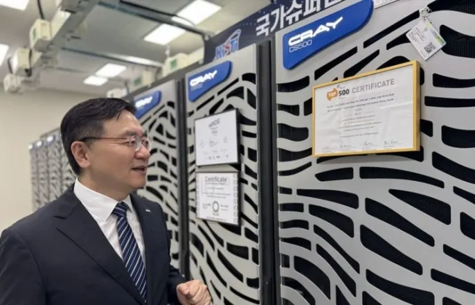 노란 수영복에 섹시한 몸매 어필하는 존예 처자