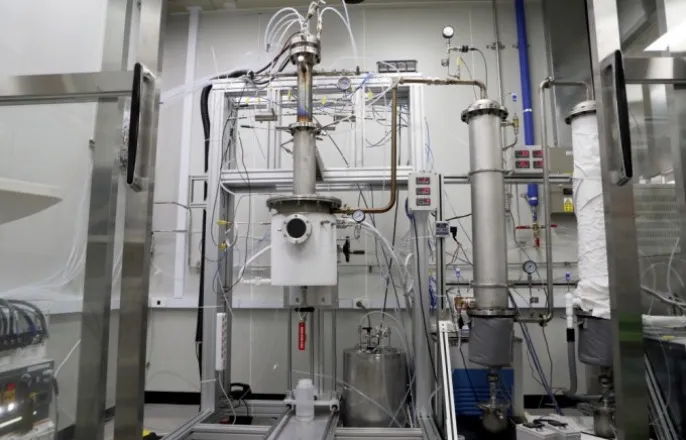 노란 수영복에 섹시한 몸매 어필하는 존예 처자