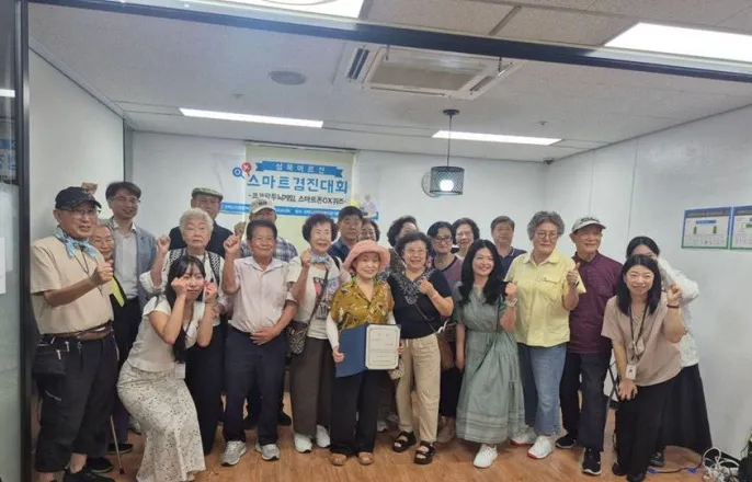 노란 수영복에 섹시한 몸매 어필하는 존예 처자