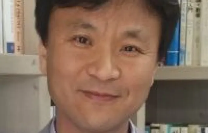 노란 수영복에 섹시한 몸매 어필하는 존예 처자