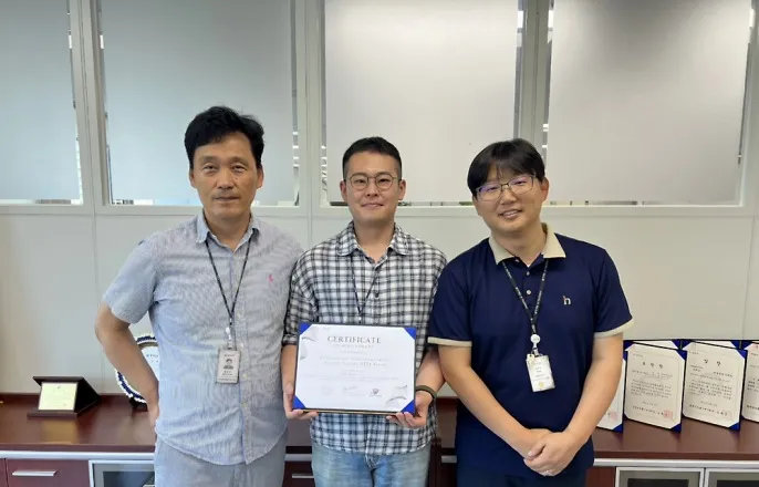 노란 수영복에 섹시한 몸매 어필하는 존예 처자