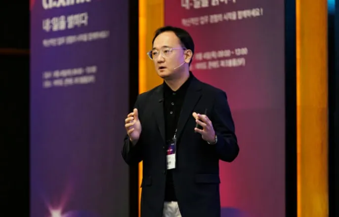 노란 수영복에 섹시한 몸매 어필하는 존예 처자