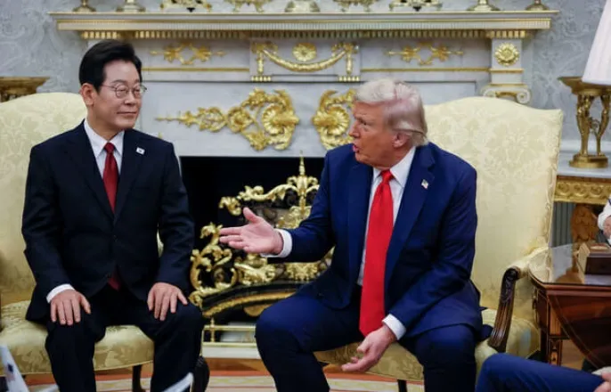 노란 수영복에 섹시한 몸매 어필하는 존예 처자