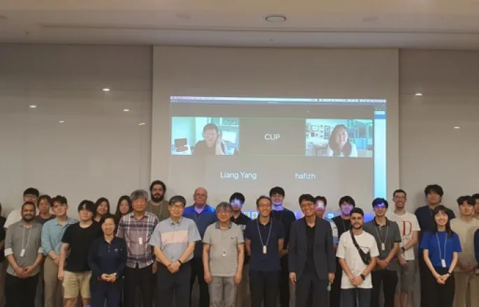 노란 수영복에 섹시한 몸매 어필하는 존예 처자