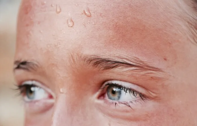 노란 수영복에 섹시한 몸매 어필하는 존예 처자