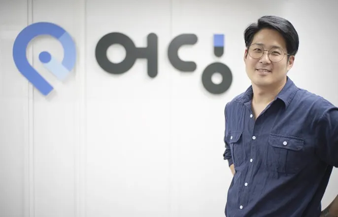 노란 수영복에 섹시한 몸매 어필하는 존예 처자