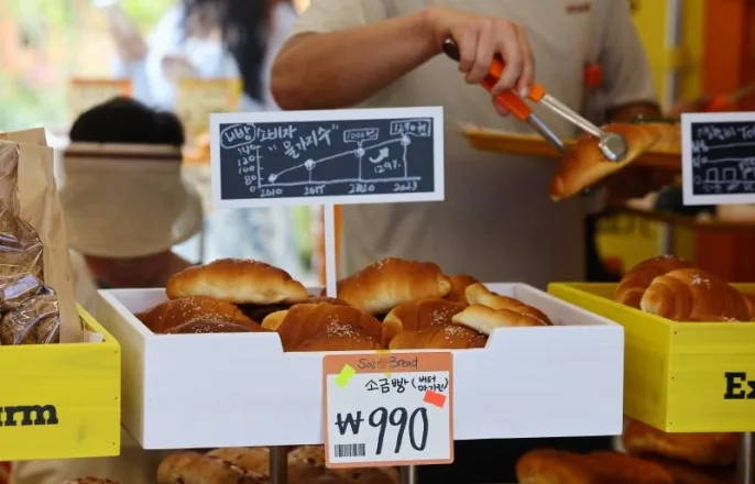 노란 수영복에 섹시한 몸매 어필하는 존예 처자