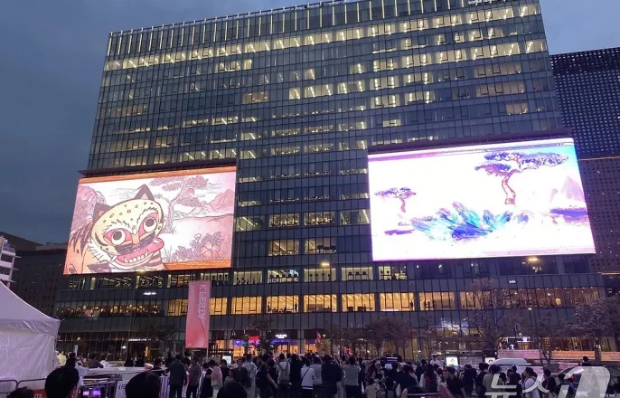 노란 수영복에 섹시한 몸매 어필하는 존예 처자