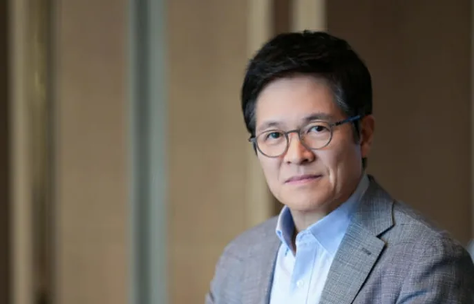 노란 수영복에 섹시한 몸매 어필하는 존예 처자