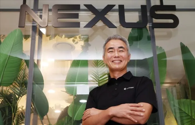 노란 수영복에 섹시한 몸매 어필하는 존예 처자