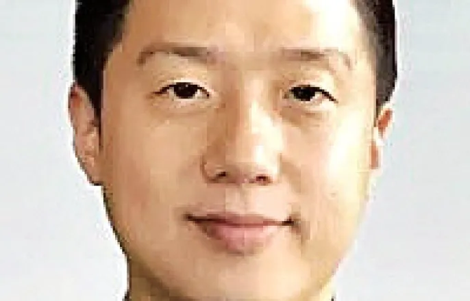 노란 수영복에 섹시한 몸매 어필하는 존예 처자