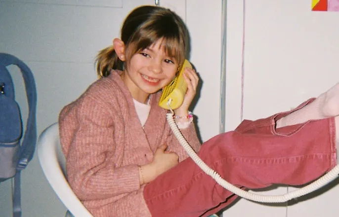 노란 수영복에 섹시한 몸매 어필하는 존예 처자