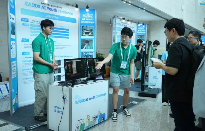 노란 수영복에 섹시한 몸매 어필하는 존예 처자