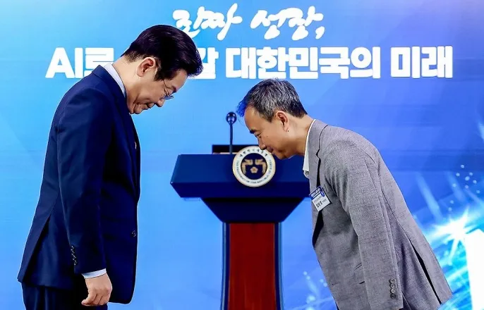 노란 수영복에 섹시한 몸매 어필하는 존예 처자