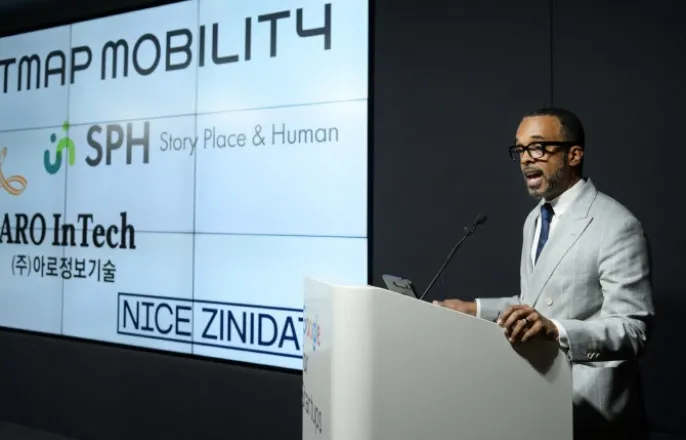 노란 수영복에 섹시한 몸매 어필하는 존예 처자