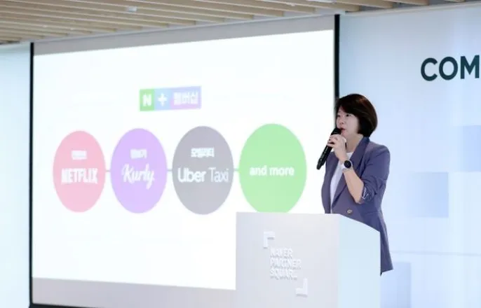 노란 수영복에 섹시한 몸매 어필하는 존예 처자