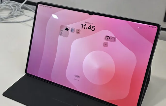 노란 수영복에 섹시한 몸매 어필하는 존예 처자