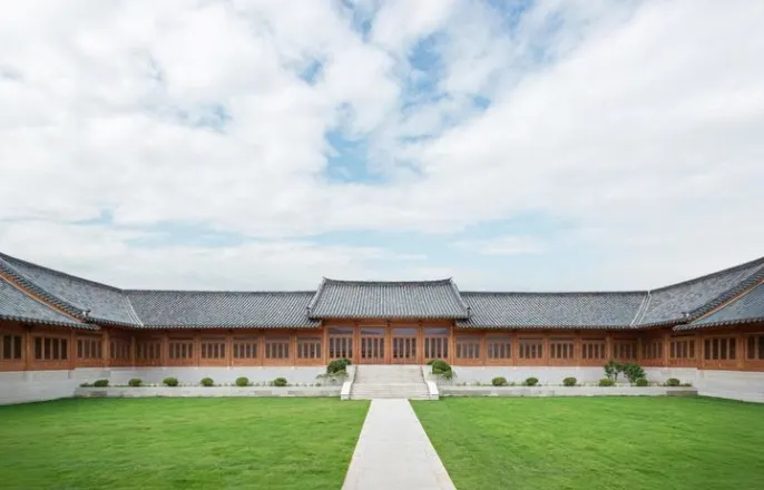 노란 수영복에 섹시한 몸매 어필하는 존예 처자