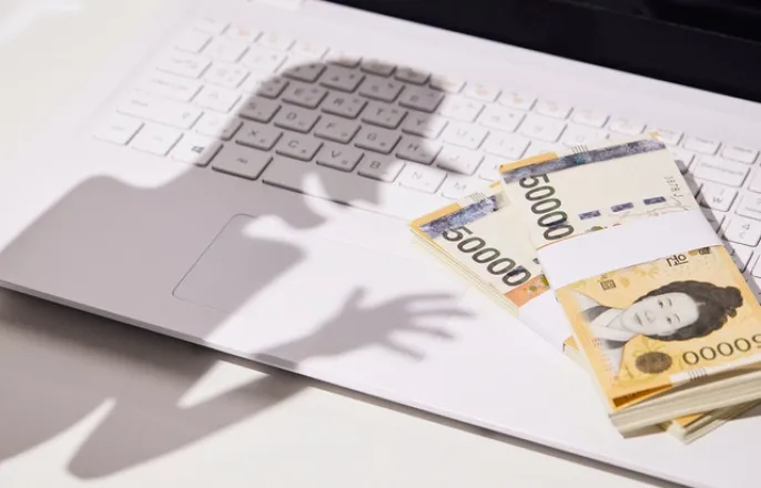 노란 수영복에 섹시한 몸매 어필하는 존예 처자