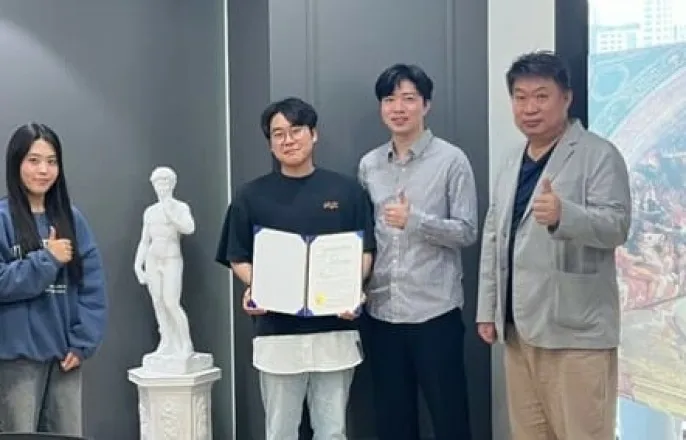 노란 수영복에 섹시한 몸매 어필하는 존예 처자