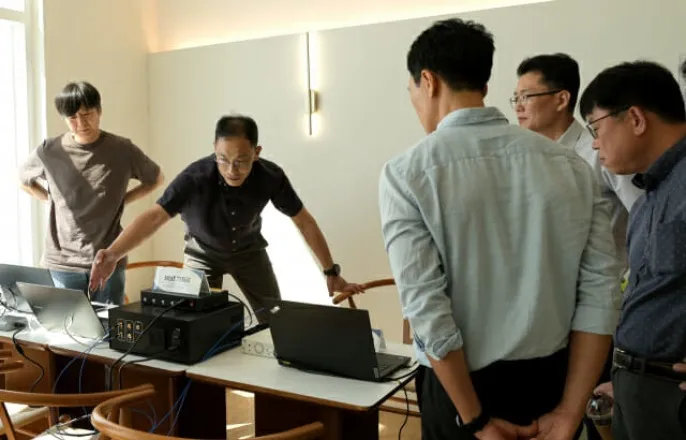 노란 수영복에 섹시한 몸매 어필하는 존예 처자