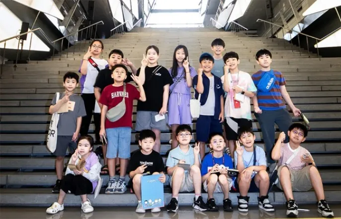 노란 수영복에 섹시한 몸매 어필하는 존예 처자