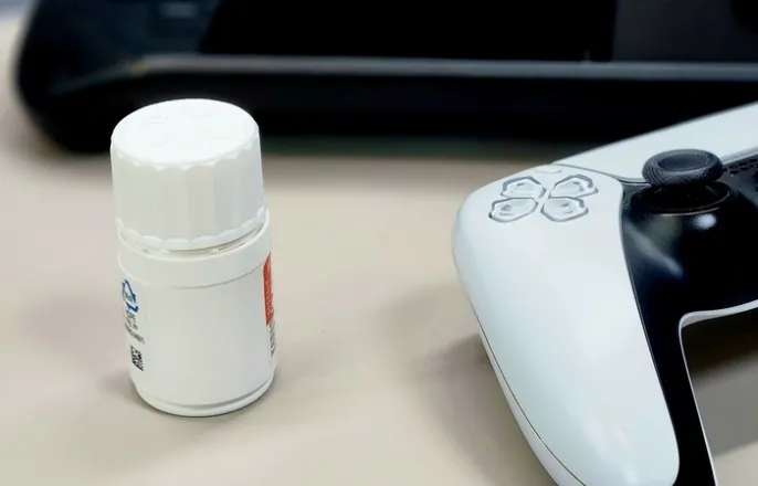 노란 수영복에 섹시한 몸매 어필하는 존예 처자