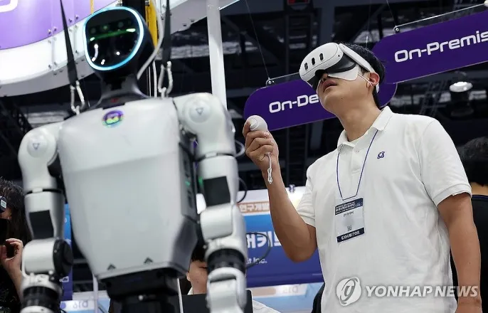 노란 수영복에 섹시한 몸매 어필하는 존예 처자