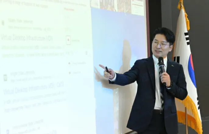 노란 수영복에 섹시한 몸매 어필하는 존예 처자