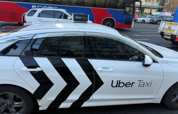 노란 수영복에 섹시한 몸매 어필하는 존예 처자