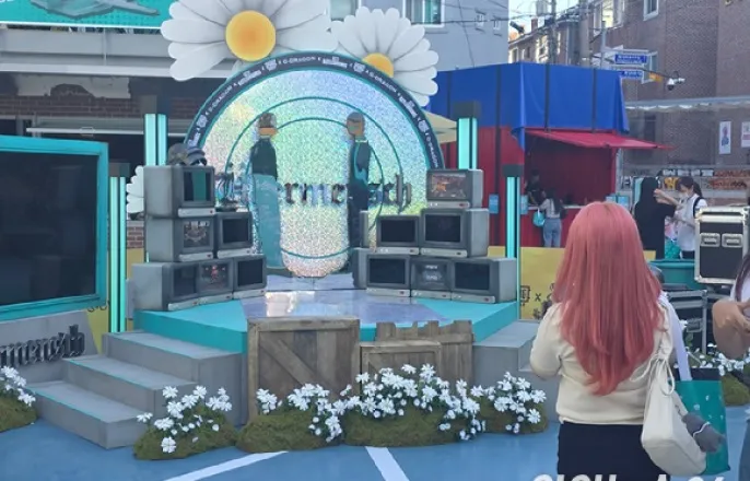 노란 수영복에 섹시한 몸매 어필하는 존예 처자