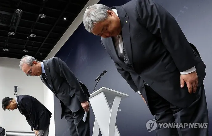 노란 수영복에 섹시한 몸매 어필하는 존예 처자