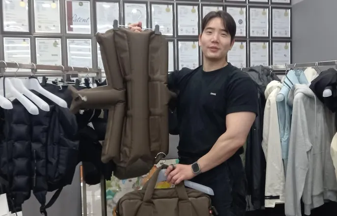 노란 수영복에 섹시한 몸매 어필하는 존예 처자