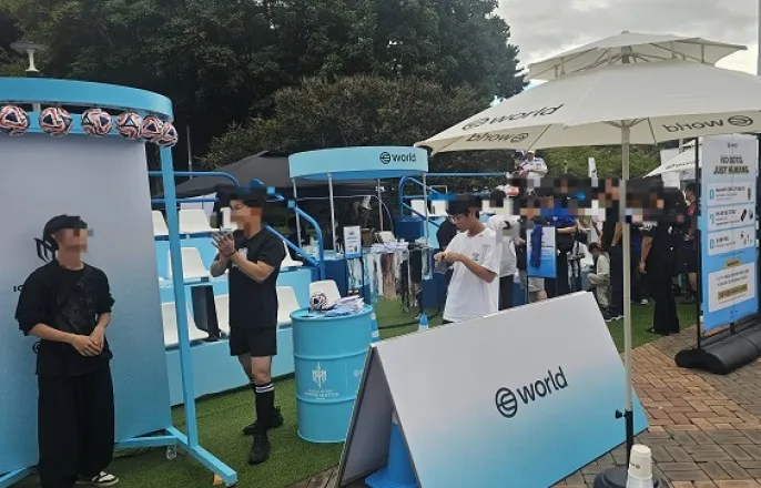 노란 수영복에 섹시한 몸매 어필하는 존예 처자