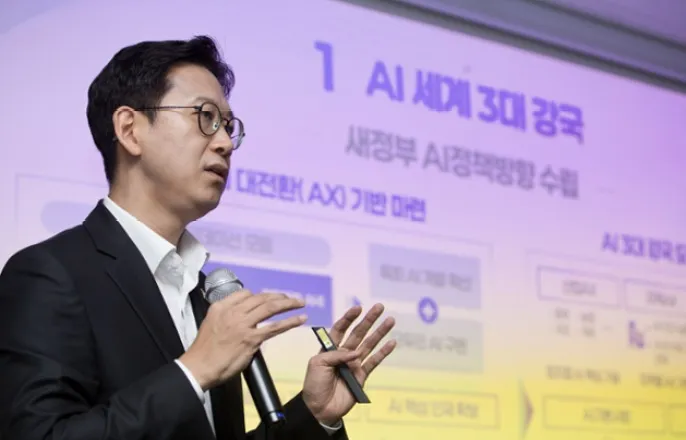 노란 수영복에 섹시한 몸매 어필하는 존예 처자