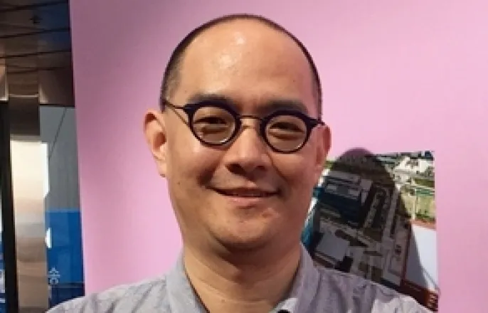 노란 수영복에 섹시한 몸매 어필하는 존예 처자