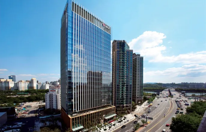 노란 수영복에 섹시한 몸매 어필하는 존예 처자