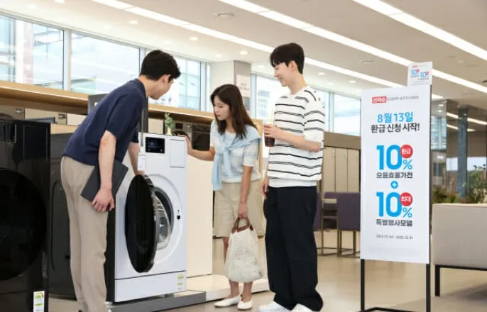 노란 수영복에 섹시한 몸매 어필하는 존예 처자