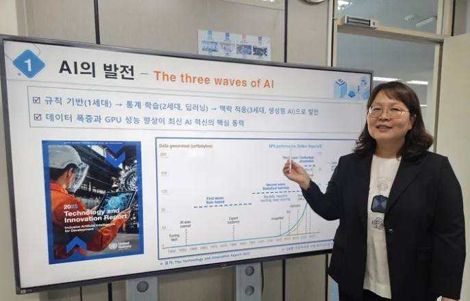 노란 수영복에 섹시한 몸매 어필하는 존예 처자