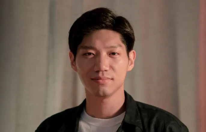 노란 수영복에 섹시한 몸매 어필하는 존예 처자