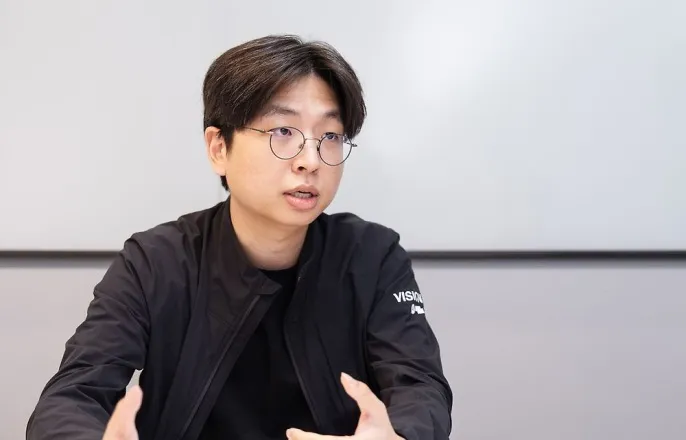 노란 수영복에 섹시한 몸매 어필하는 존예 처자