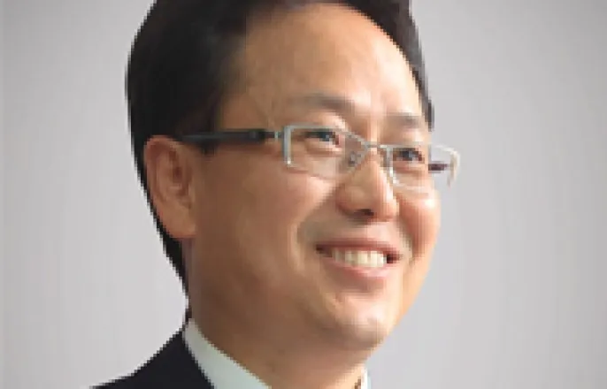 노란 수영복에 섹시한 몸매 어필하는 존예 처자