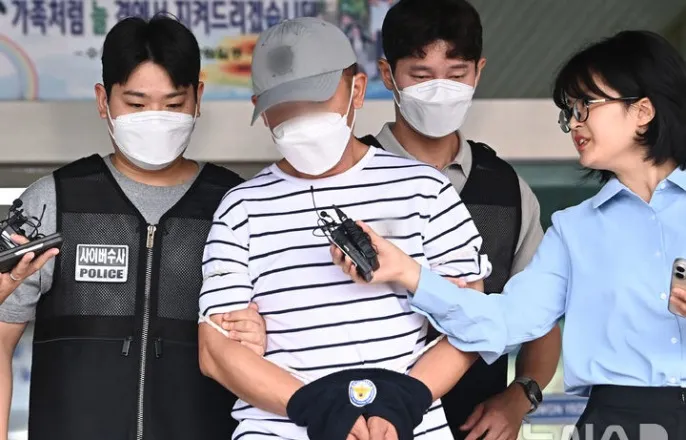 노란 수영복에 섹시한 몸매 어필하는 존예 처자