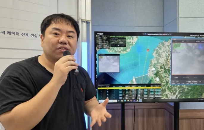 노란 수영복에 섹시한 몸매 어필하는 존예 처자