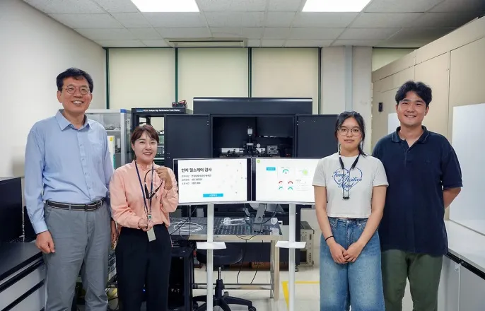 노란 수영복에 섹시한 몸매 어필하는 존예 처자